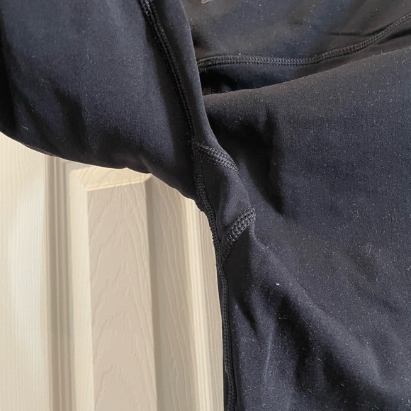 Black Lululemon leggings with cutout design - Picture 5 of 6